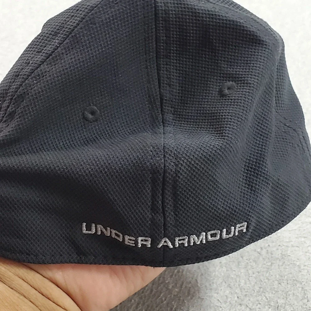 Under Armour Boys Baseball Cap Youth S/M Black Curved Fitted Logo Embroidered